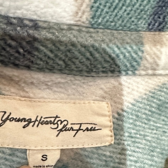 Women's Green Plaid Button Down Shirt - Picture 2 of 4